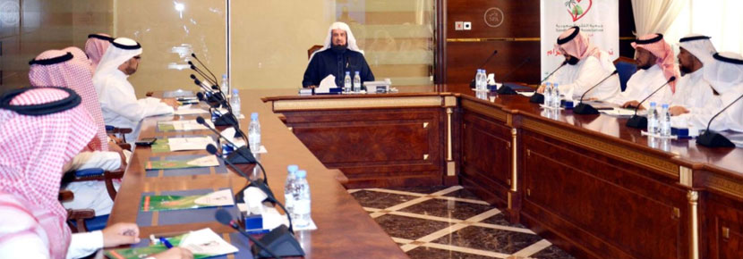 رأس معالي مدير الجامعة الإسلامية الدكتور عبدالرحمن بن عبدالله السند بمكتبه بالجامعة اليوم، الاجتماع الأول لفرع جمعية القلب السعودية بالمدينة المنورة
